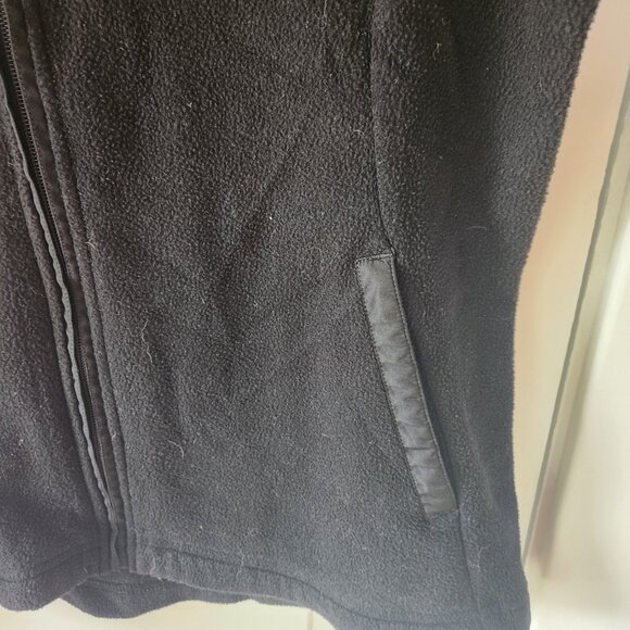 Black Patagonia Fleece - Picture 2 of 3